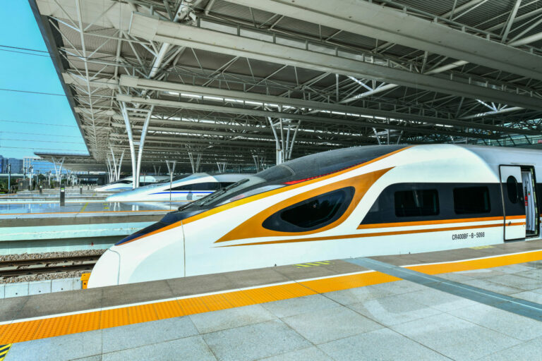 hour developed by CRRC,Providing services between Shanghai and Beijing